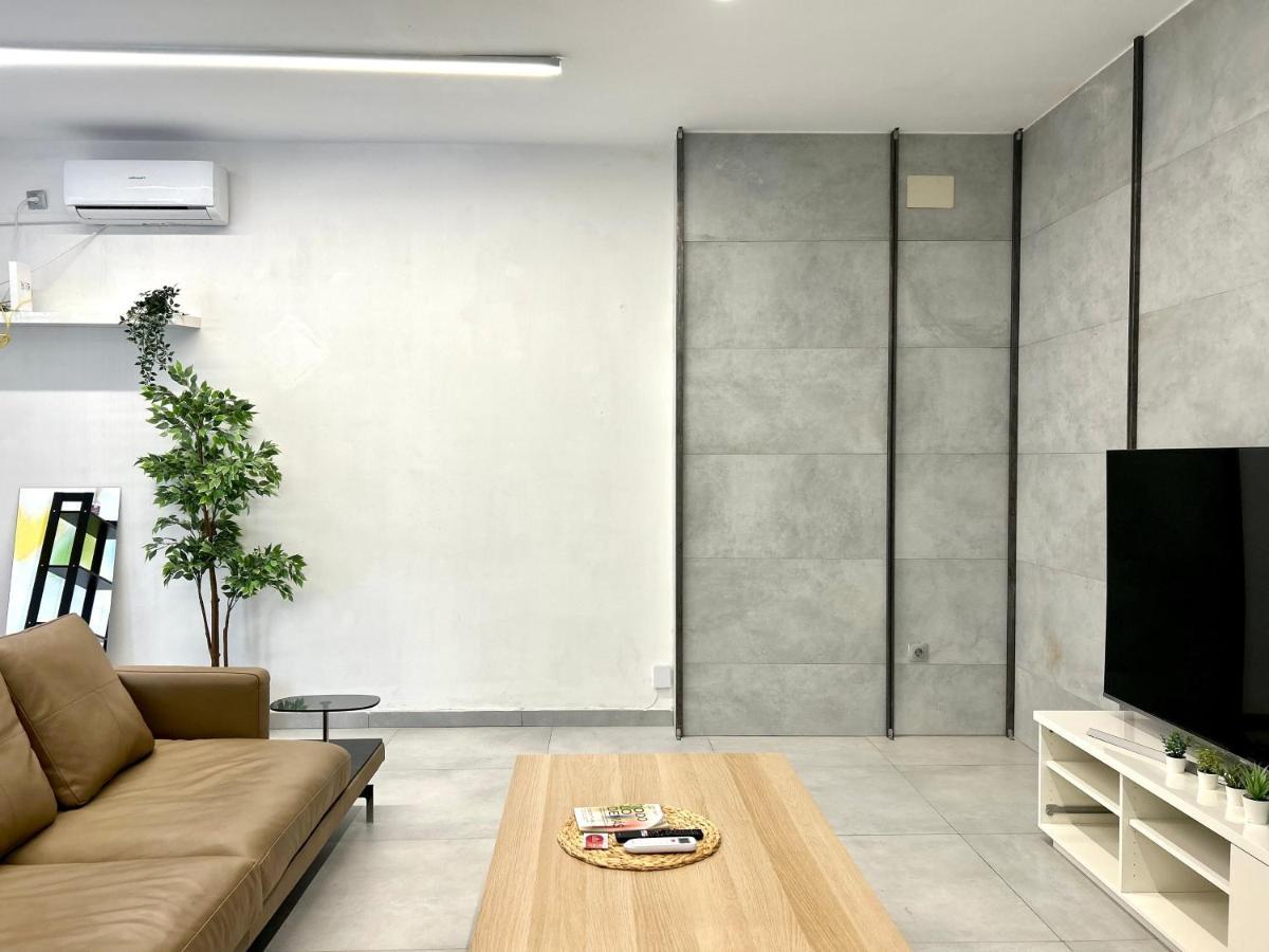 Hostel Ramon Lujan 91 مدريد المظهر الخارجي الصورة