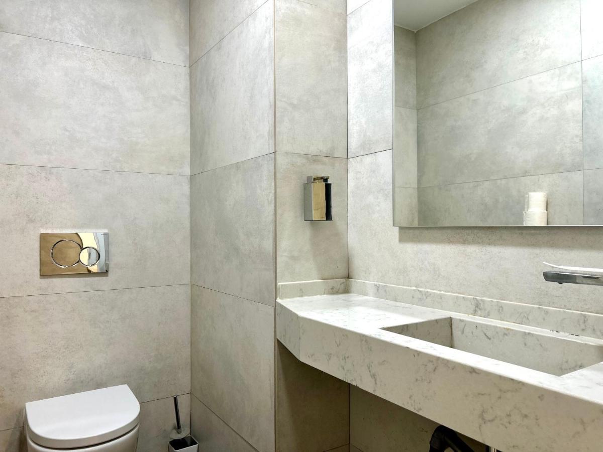 Hostel Ramon Lujan 91 مدريد المظهر الخارجي الصورة