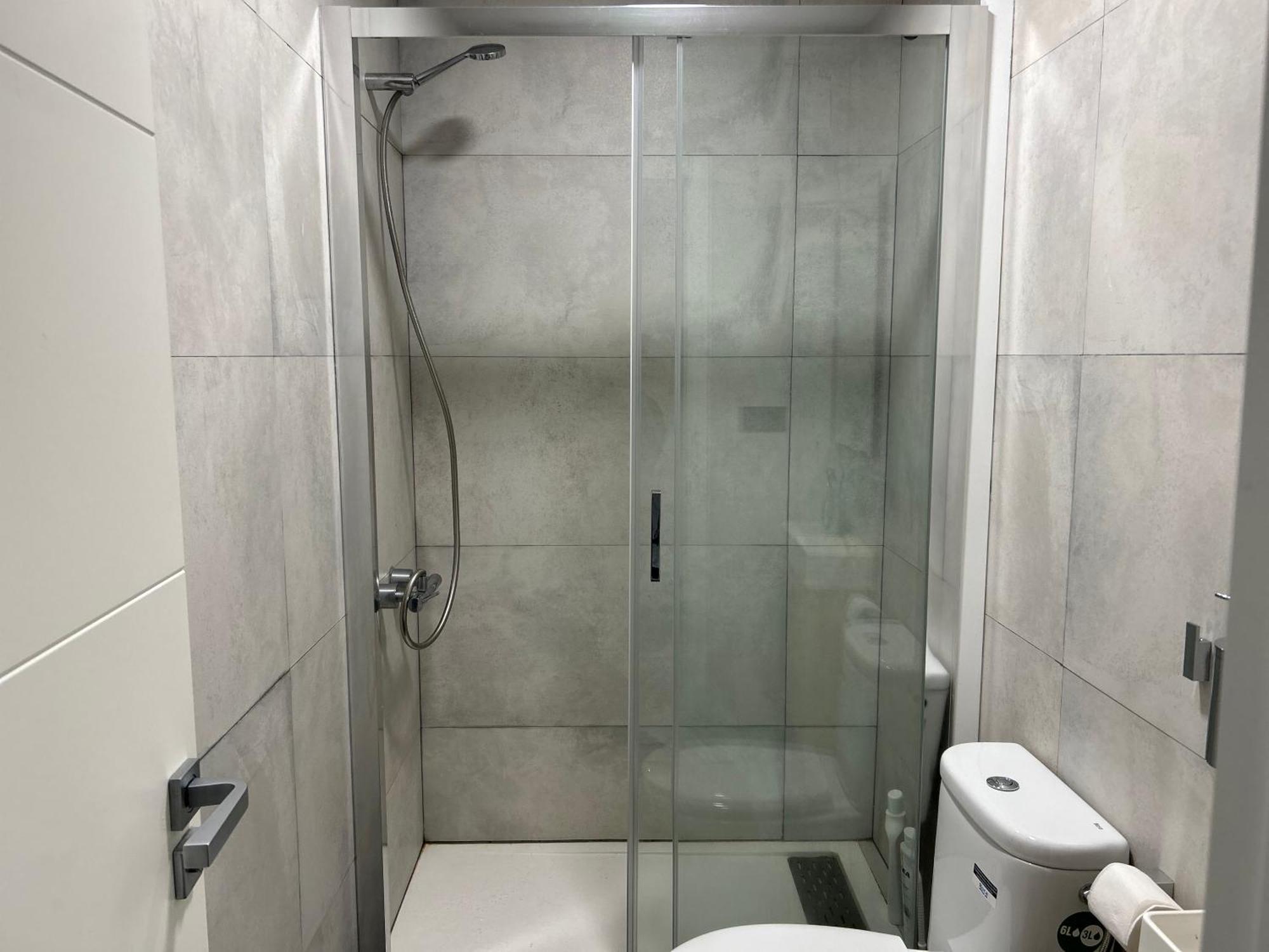 Hostel Ramon Lujan 91 مدريد المظهر الخارجي الصورة